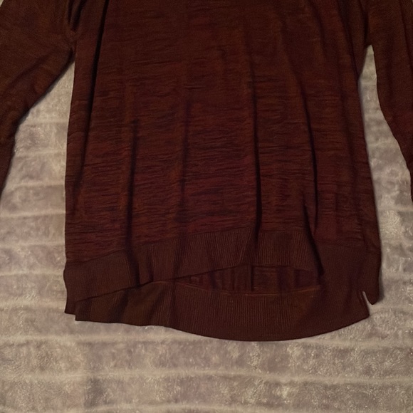 Ultra comfy and long XXL maroon and black sweater - Picture 3 of 5